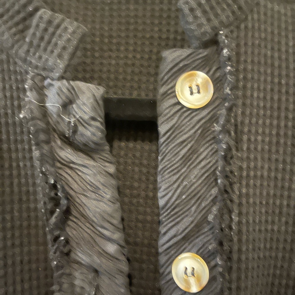 Boutique Button down - Picture 2 of 4
